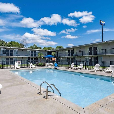Days Inn And Suites By Wyndham Oxford Εξωτερικό φωτογραφία
